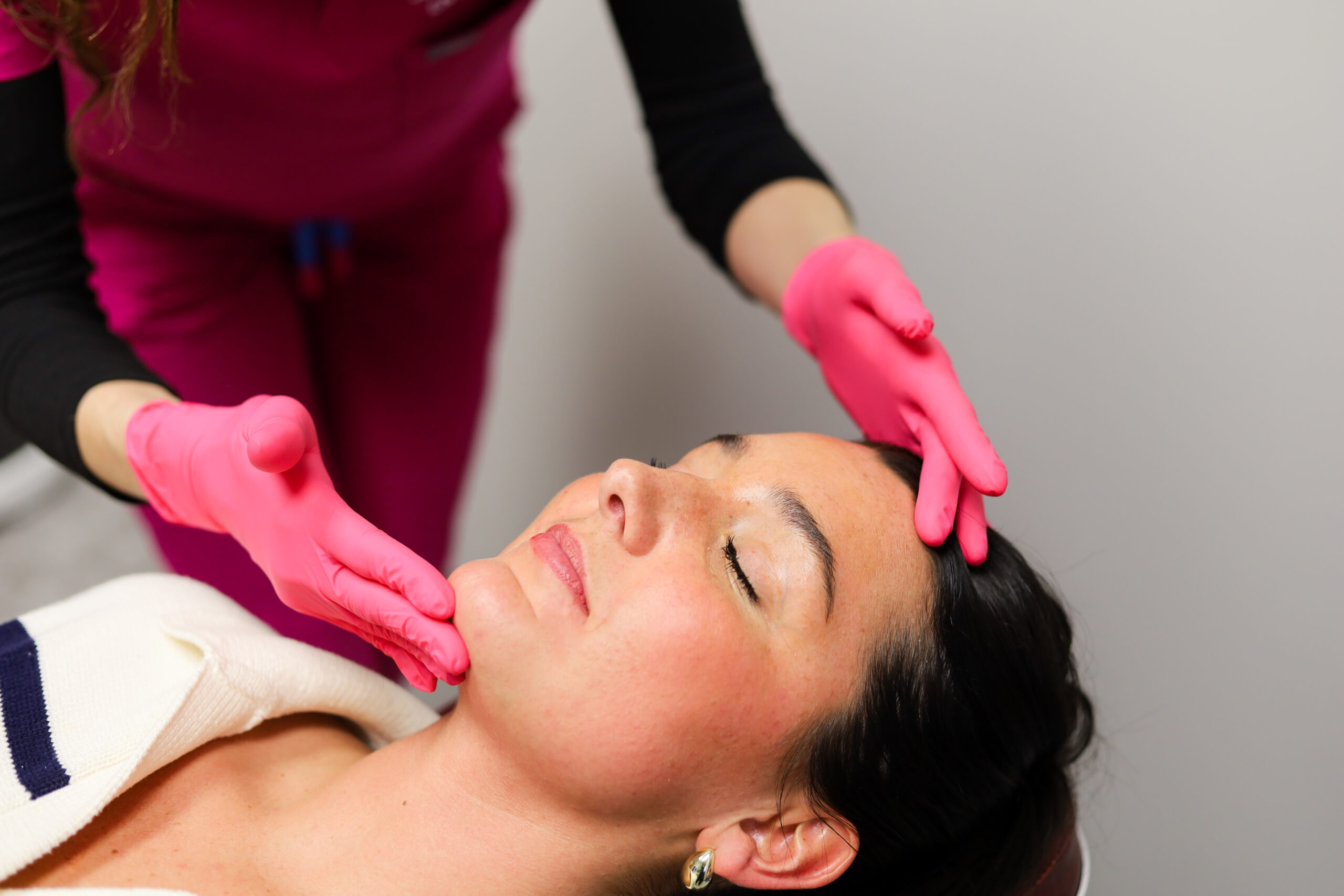 The Benefits of Adding Microdermabrasion to Your Skincare Regimen